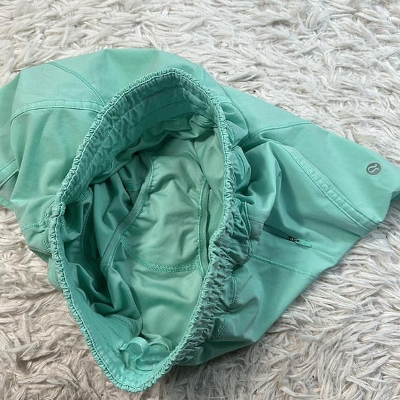 Lululemon Track That Mid-Rise Lined Short 5" Wild Mint - Picture 4 of 7